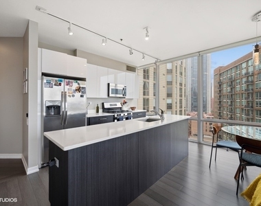 653 N Kingsbury Street - Photo Thumbnail 6