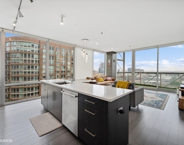 653 N Kingsbury Street - Photo Thumbnail 9