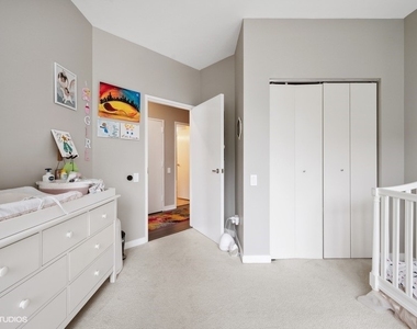 653 N Kingsbury Street - Photo Thumbnail 15