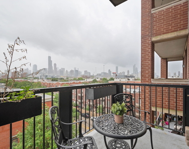 811 W 15th Place - Photo Thumbnail 16