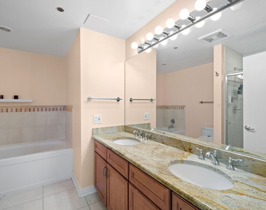 811 W 15th Place - Photo Thumbnail 10