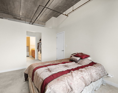 811 W 15th Place - Photo Thumbnail 7