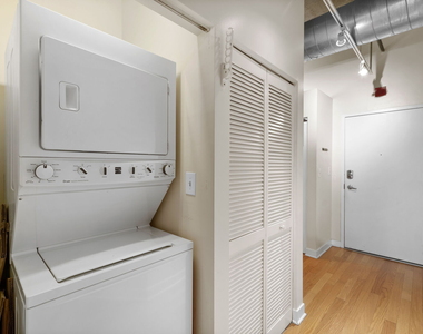 811 W 15th Place - Photo Thumbnail 13
