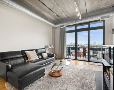 811 W 15th Place - Photo Thumbnail 5