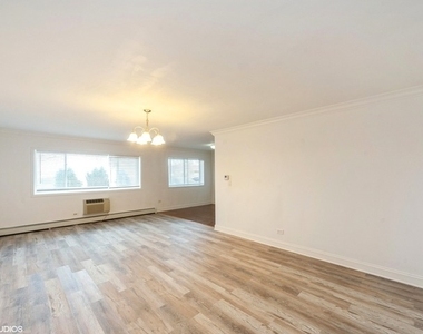 700 W Dempster Street - Photo Thumbnail 8