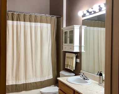 1740 N Maplewood Avenue - Photo Thumbnail 6