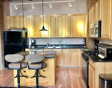 1740 N Maplewood Avenue - Photo Thumbnail 1