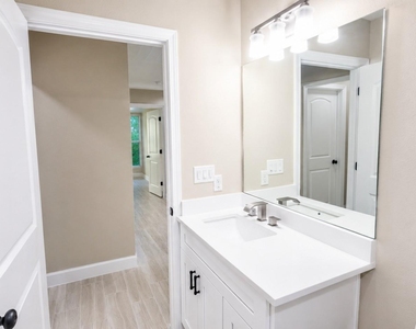1206 Pinewood Lane - Photo Thumbnail 18