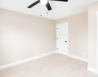 1206 Pinewood Lane - Photo Thumbnail 12