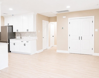 1206 Pinewood Lane - Photo Thumbnail 17