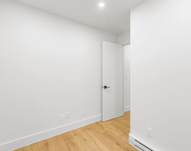 86 Washington Place - Photo Thumbnail 5