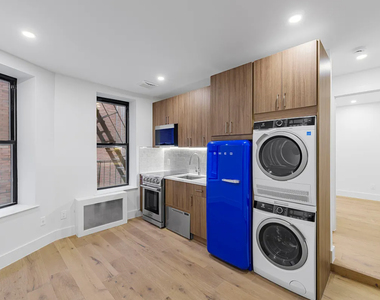 86 Washington Place - Photo Thumbnail 1