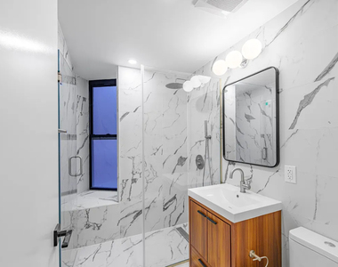 86 Washington Place - Photo Thumbnail 4