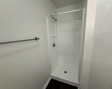 8050 Sands Point Drive - Photo Thumbnail 10
