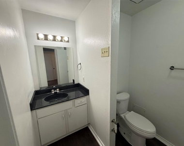 8050 Sands Point Drive - Photo Thumbnail 9