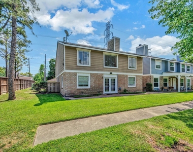 770 Memorial Mews Street - Photo Thumbnail 2
