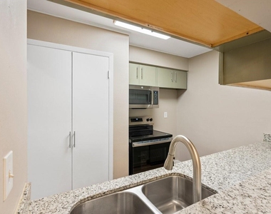 6401 Skyline Drive - Photo Thumbnail 12