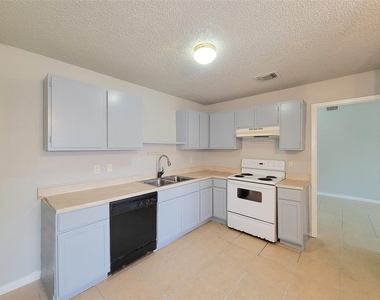 17706 Glenhagen Court - Photo Thumbnail 10