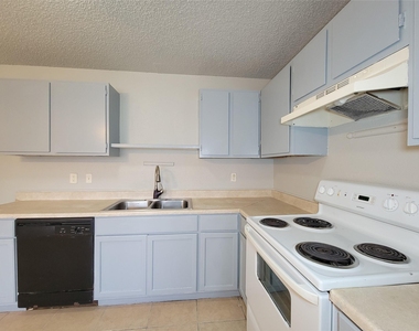 17706 Glenhagen Court - Photo Thumbnail 12