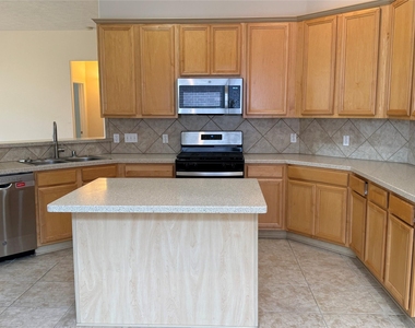 10727 Gilford Crest Drive - Photo Thumbnail 5