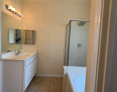 10727 Gilford Crest Drive - Photo Thumbnail 17