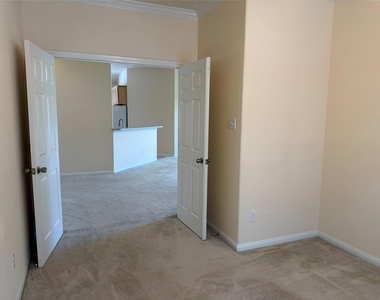 10727 Gilford Crest Drive - Photo Thumbnail 11