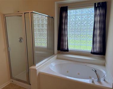 10727 Gilford Crest Drive - Photo Thumbnail 18