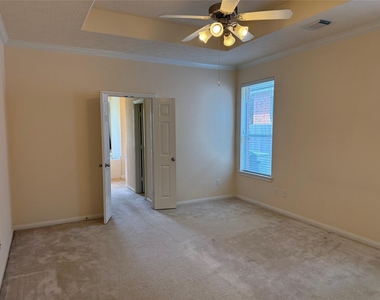 10727 Gilford Crest Drive - Photo Thumbnail 12