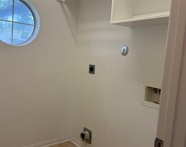 10727 Gilford Crest Drive - Photo Thumbnail 7