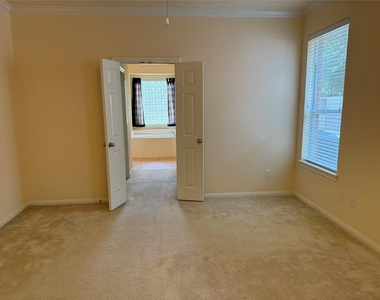 10727 Gilford Crest Drive - Photo Thumbnail 13
