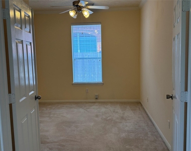 10727 Gilford Crest Drive - Photo Thumbnail 10