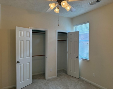 10727 Gilford Crest Drive - Photo Thumbnail 23
