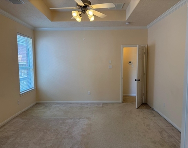 10727 Gilford Crest Drive - Photo Thumbnail 14