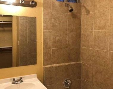 626 W 7th Street - Photo Thumbnail 4