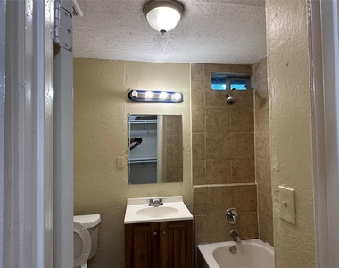 626 W 7th Street - Photo Thumbnail 8