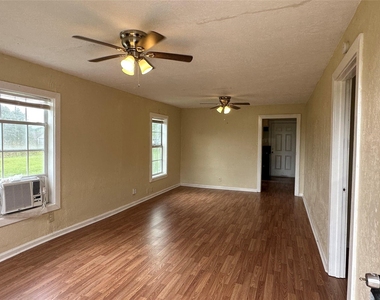 626 W 7th Street - Photo Thumbnail 1