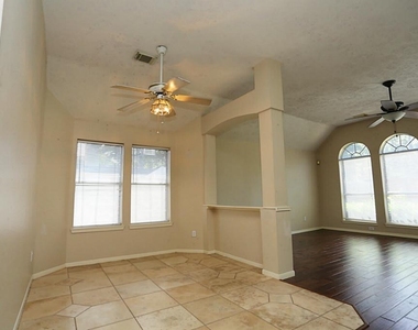 1718 Calmar Drive - Photo Thumbnail 4