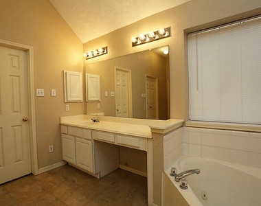 1718 Calmar Drive - Photo Thumbnail 14