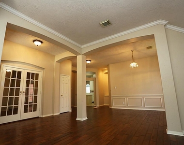 1718 Calmar Drive - Photo Thumbnail 2