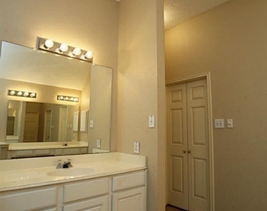 1718 Calmar Drive - Photo Thumbnail 13