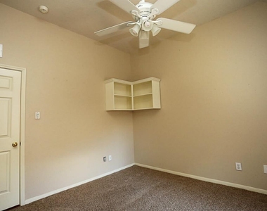 1718 Calmar Drive - Photo Thumbnail 19