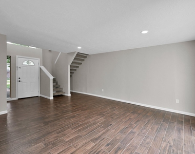 12311 Glenview Drive - Photo Thumbnail 6