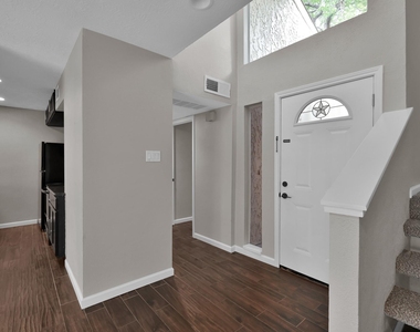 12311 Glenview Drive - Photo Thumbnail 4