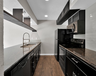 12311 Glenview Drive - Photo Thumbnail 10