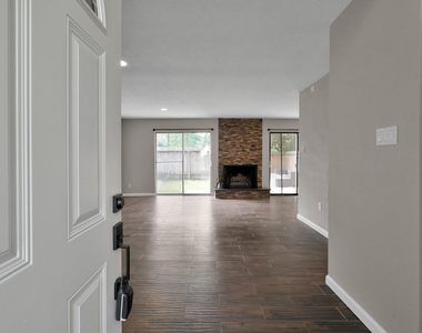 12311 Glenview Drive - Photo Thumbnail 3