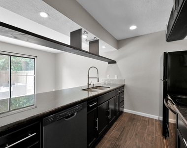 12311 Glenview Drive - Photo Thumbnail 11