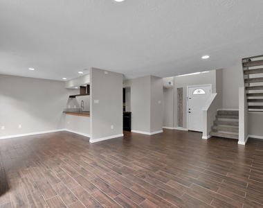 12311 Glenview Drive - Photo Thumbnail 5
