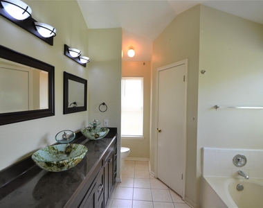 2818 Russett Place - Photo Thumbnail 16