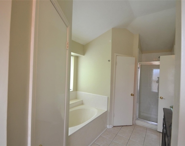 2818 Russett Place - Photo Thumbnail 17