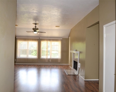 2818 Russett Place - Photo Thumbnail 4